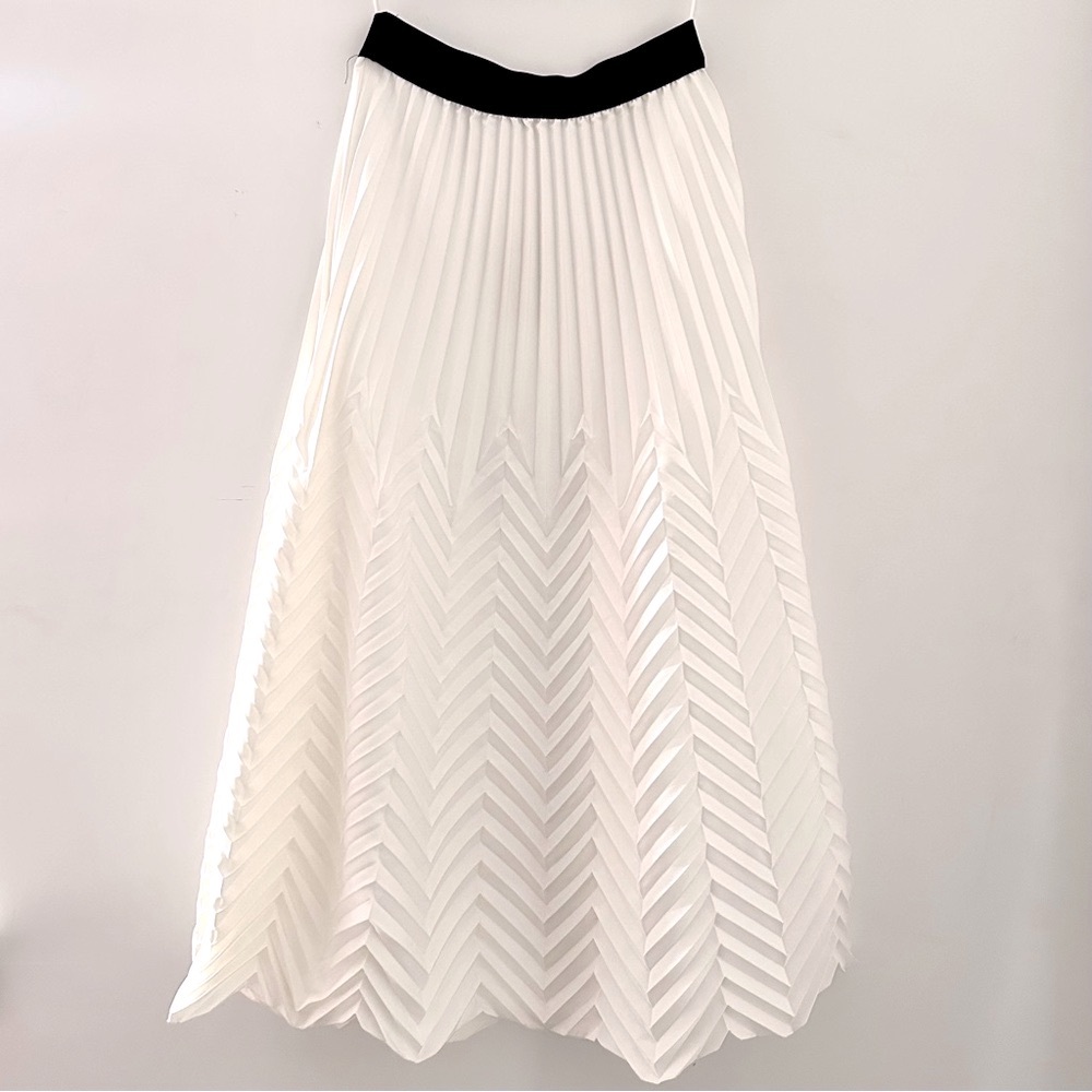 ft inc White A-Line Diagonal Pattern Pleated Skirt